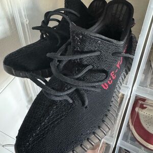adidas Yeezy Boost 350 V2
Black Red